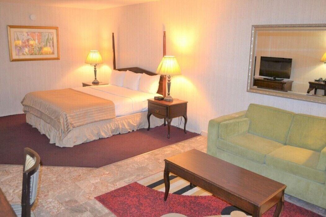 Merced Inn & Suites Exteriör bild