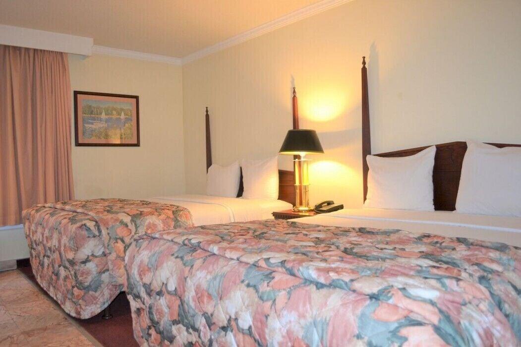Merced Inn & Suites Exteriör bild